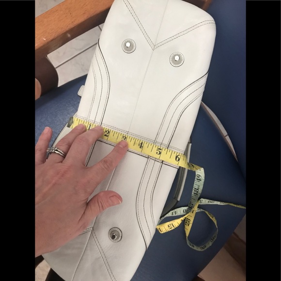 Coach ivory leather Soho zip satchel - Picture 14 of 16